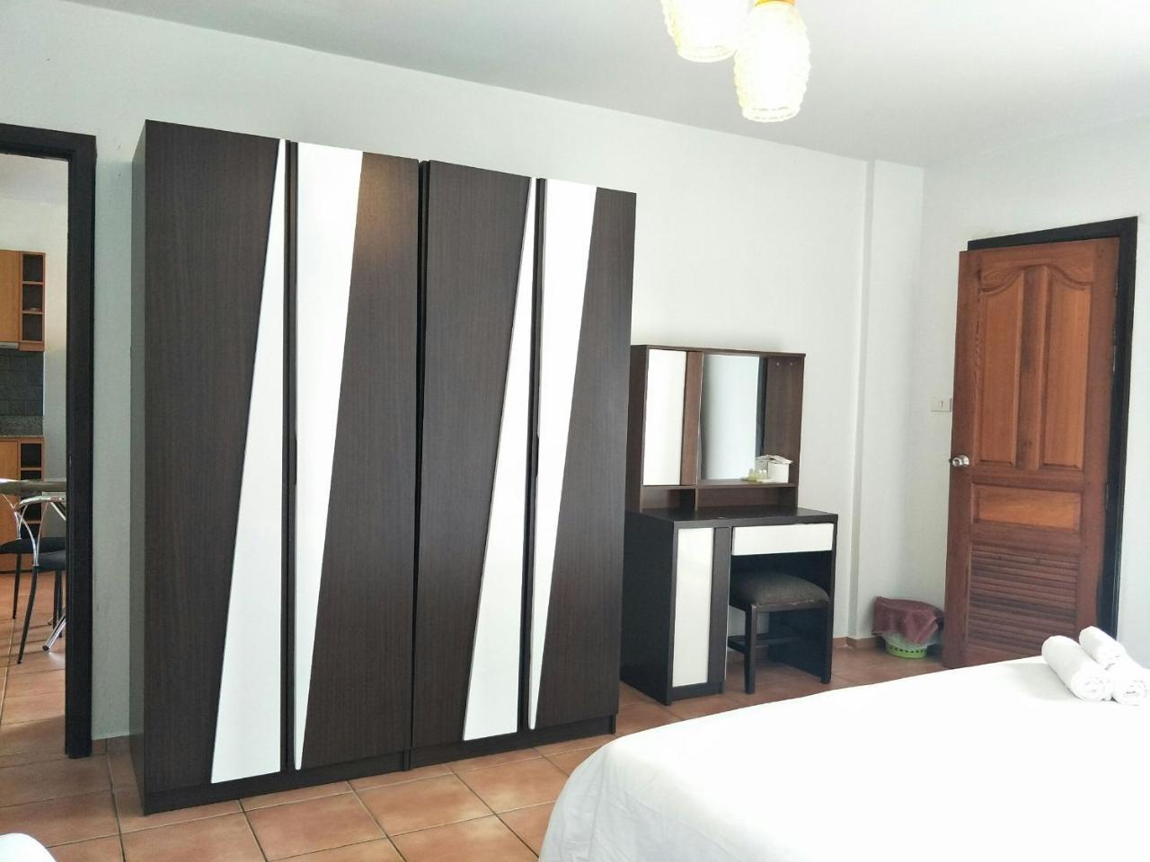 Lomsabai Apartments Bangsaen Exterior foto